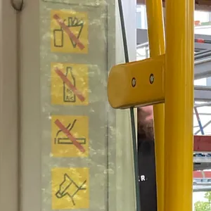 地铁内标识